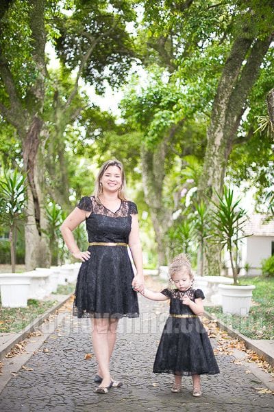 Vestidos Tal Me Tal Filha de Renda Preto e dourado