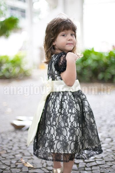 Vestido para festa infantil de renda preto e bege