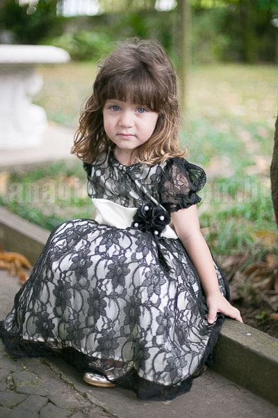 Vestido para festa infantil de renda preto e bege