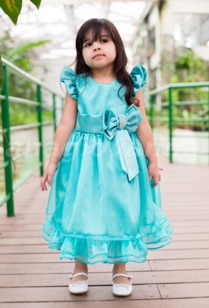 Vestido infantil de cetim com organza