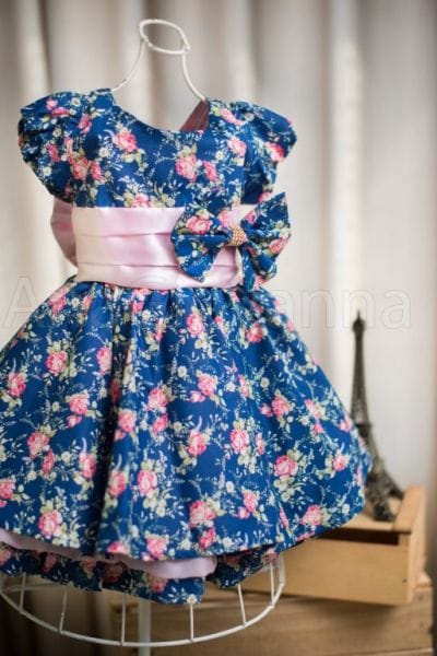 Vestido infantil floral com lao